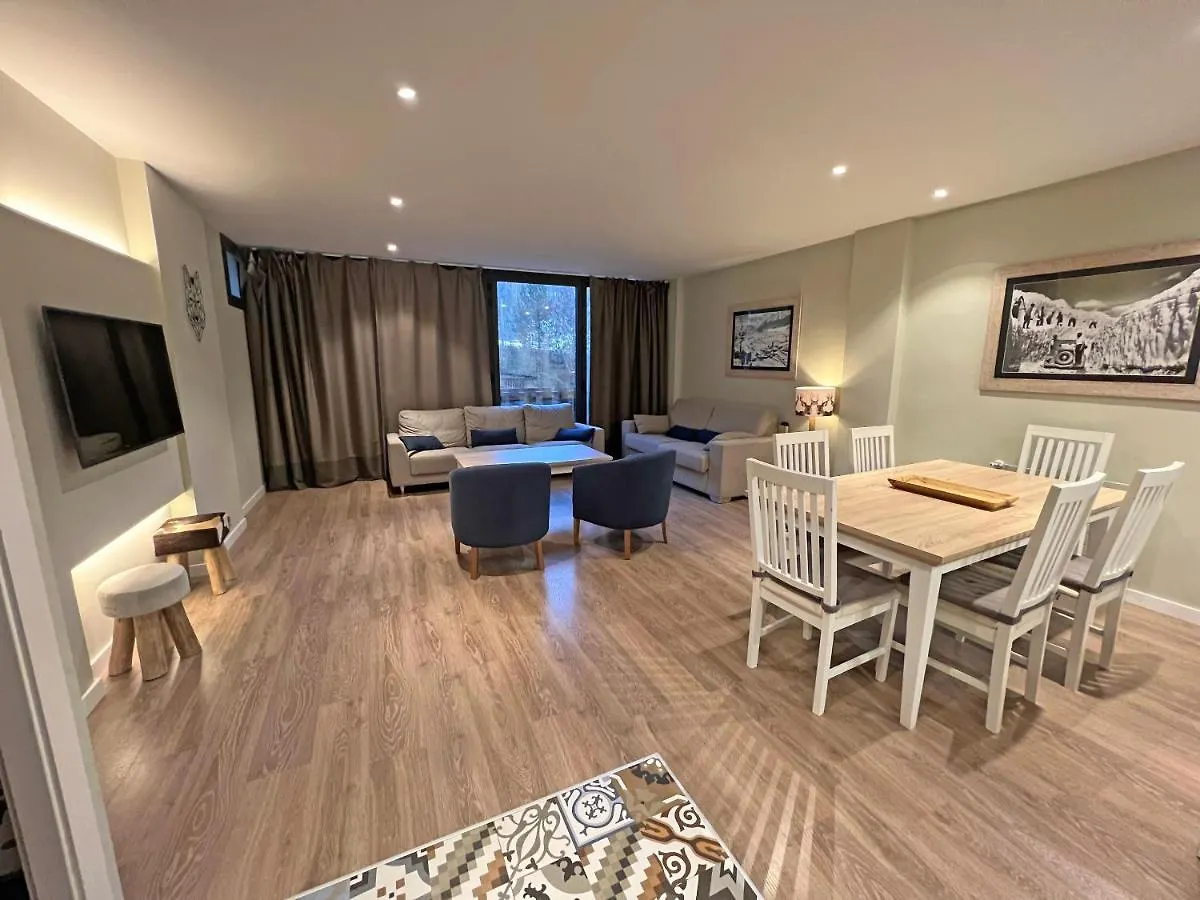 Apartamentos Valle De Incles Deluxe Mikka 3000 アパート